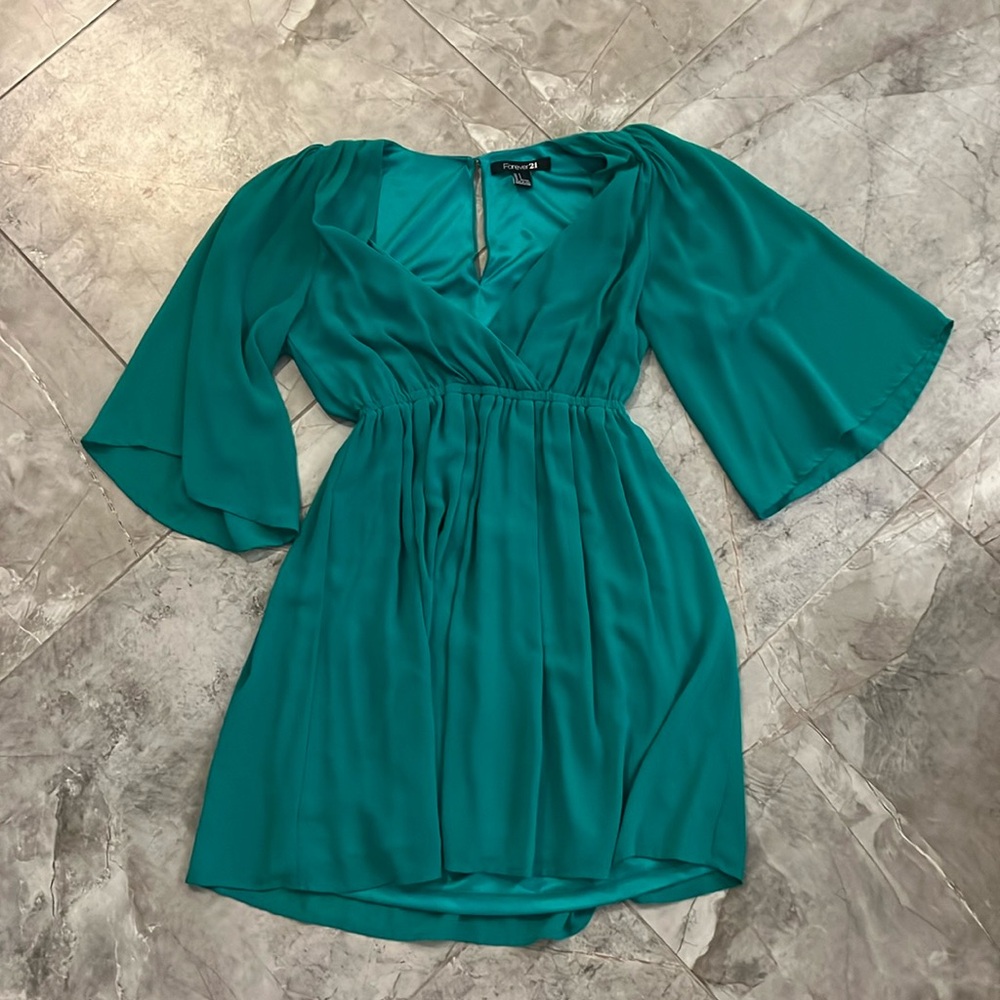 green dress